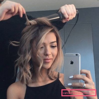 Módní a stylový styl na středně dlouhých vlasech s velkými kadeřemi