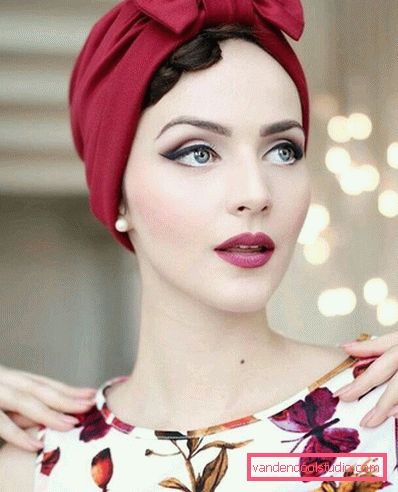 Pin-up účesy pro krátké vlasy