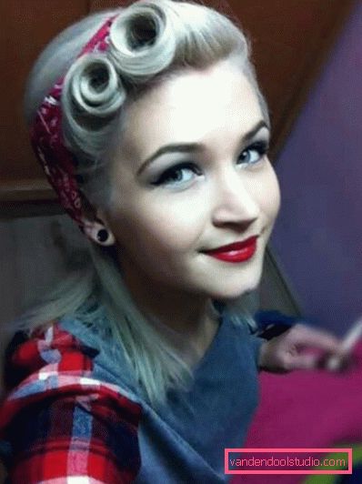 Pin-up účesy pro středně dlouhé vlasy