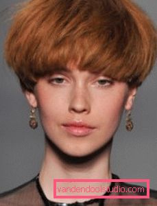 Střih stránky Elegantní účes pro krátké a střední vlasy