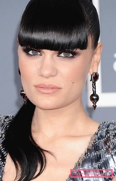 Ponytail účes s ofinou Jak diverzifikovat přesah účes