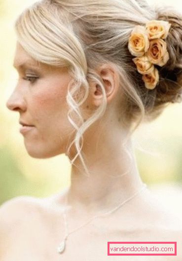 Krásné účesy s květinami ve vlasech pro svatbu a promoce