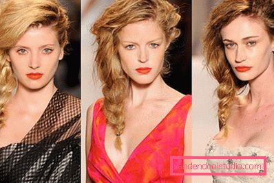 tři krásné modely na módní přehlídce tři krásné modely na módní přehlídce