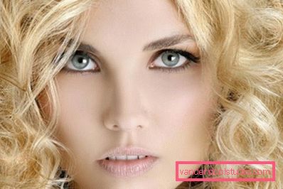 kudrnaté blond kudrnaté blond