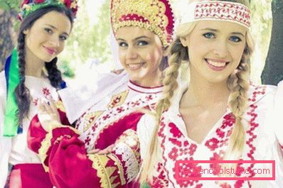 dívky s různými dekoracemi na hlavách dívky s různými dekoracemi na hlavách