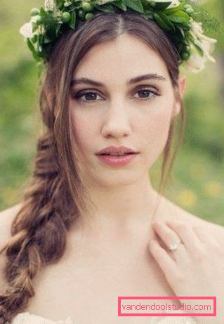 dívka s věncem na hlavě dívka s věncem na hlavě
