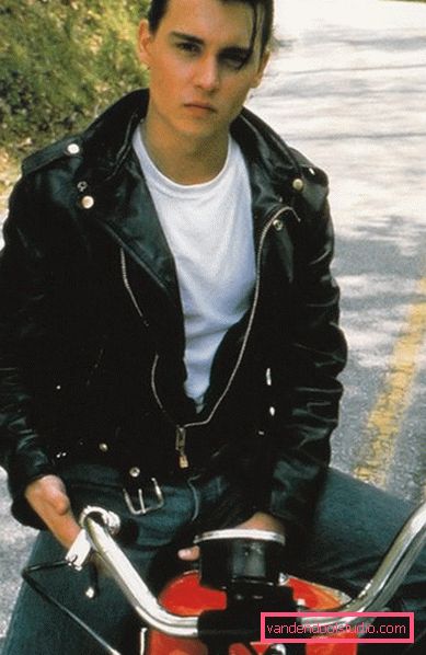 Všechny účesy a účesy Johnny Depp